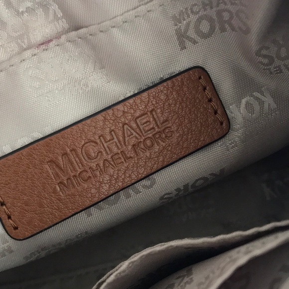 MICHAEL KORS WRISTLET PURSE - Picture 4 of 9